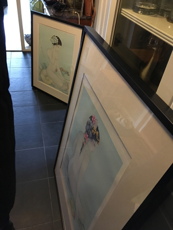 Tavlor med nakna tjejer