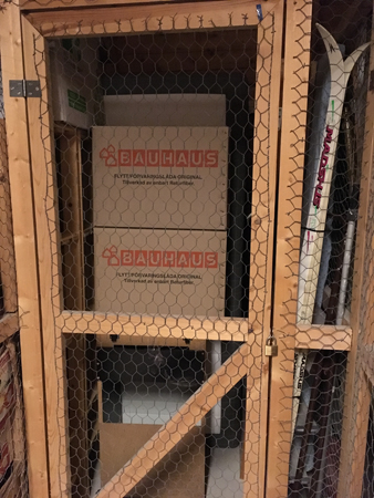 Vindsförrådet före röjning