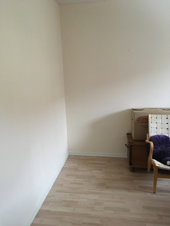 Inga flyttkartonger i hörnet i mellanrummet