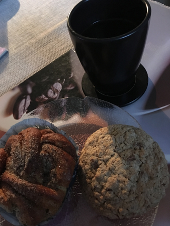 Kanelbulle och cookie till kaffet