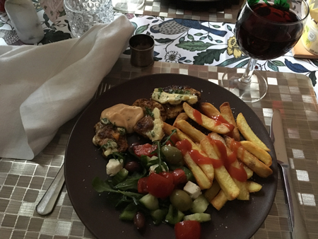 Kalkonfilé med pommes grönsaker sås vitlökssmör