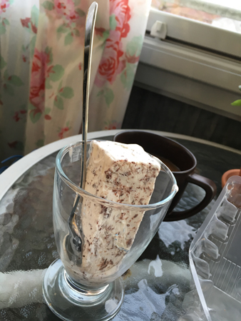 Glass med lång sked