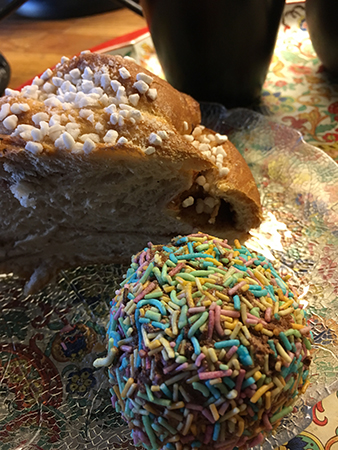 Gofika bulle och chokladboll med strössel