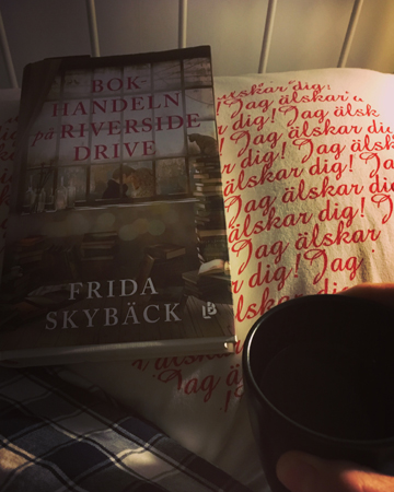 Bokhandeln på Riverside Drive och kaffe på kudden