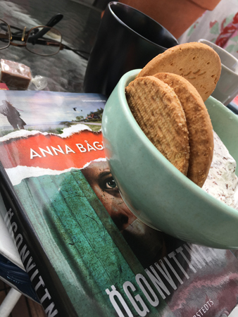 Glass och boken Ögonvittnet