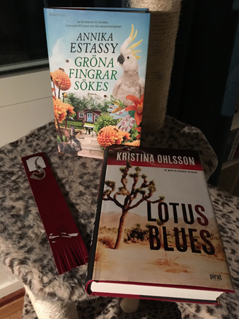 Böckerna Gröna fingrar sökes och Lotus blues