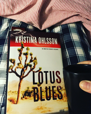 Boken Lotus blues och kaffe på sängen