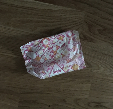 Binda på vardagsrumsgolvet