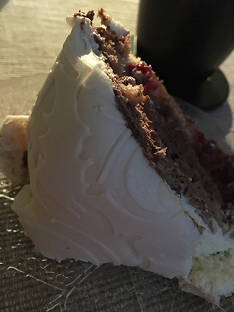 Tårtbit med vit marsipan