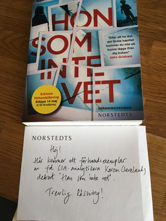 Förhandsex av Karen Clevelands bok Hon som inte vet