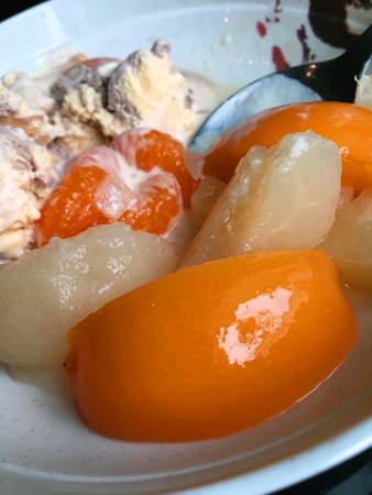 Glass och konserverad frukt