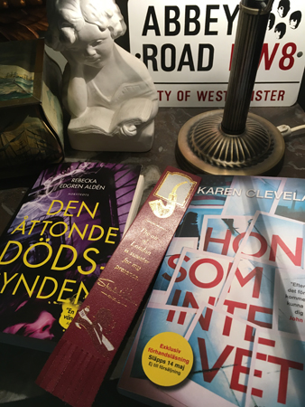 Böckerna Den åttonde dödssynden och Hon som inte vet