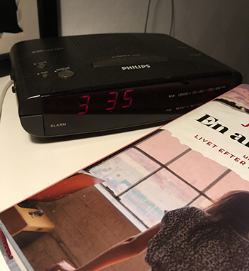 Klockradio 3 o 35 och boken En andra chans