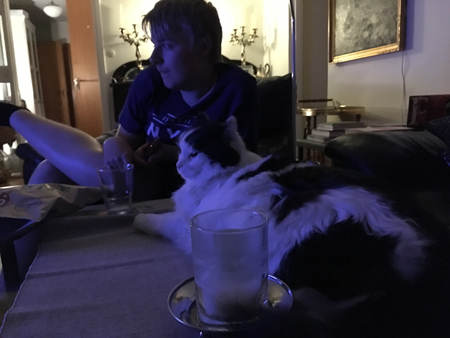 E och Lucifer ser på ESC semi