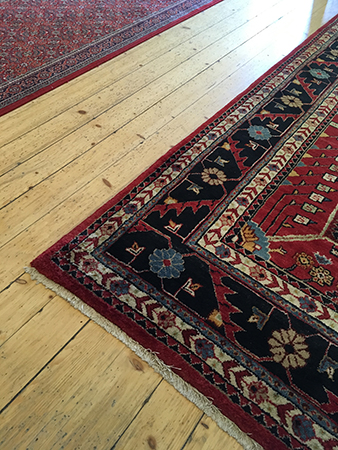 Fina mattor på trägolv