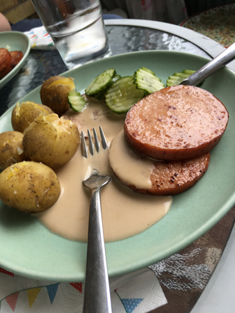 Kalkonkassler potatis sås och gurka