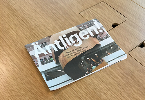 Tidning med rubriken Äntligen