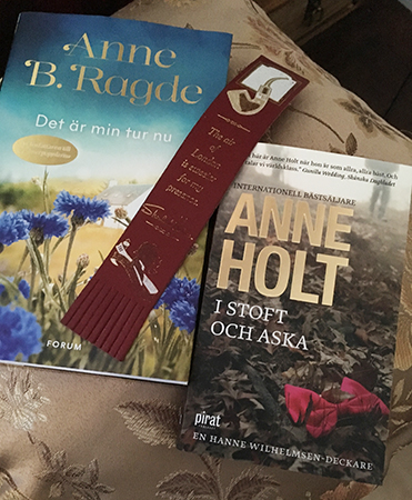 Böckerna Det är min tur nu och I stoft och aska