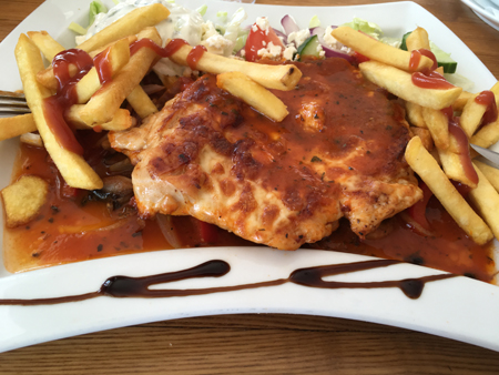 Kyckling och pommes på Olandsbaren
