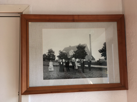 Svartvitt foto på folk på Olandsbaren
