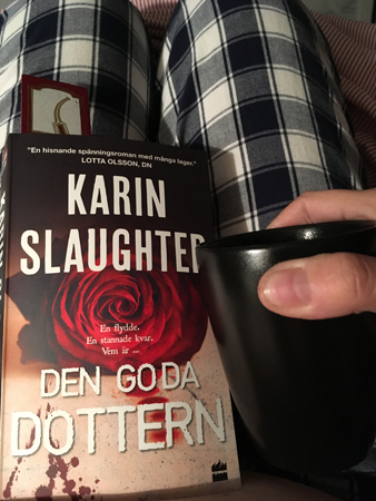 Boken Den goda dottern och kaffe på sängen