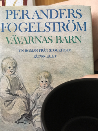 Boken Vävarnas barn och kaffe på balkongen