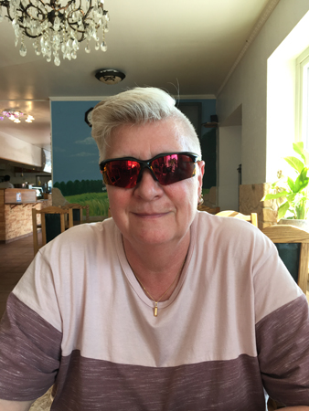 Lite gladare U foto Anna