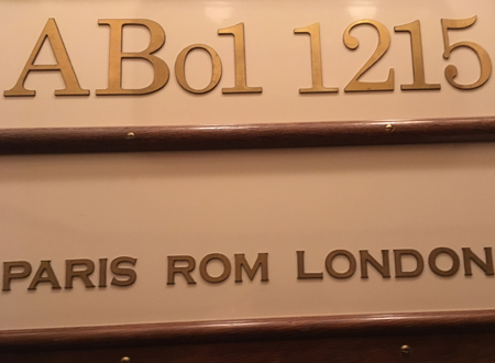 Paris Rom London skylt