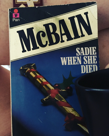 Sadie when she died och kaffe på sängen mina ben