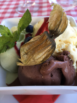 Tre sorters gelato och bär