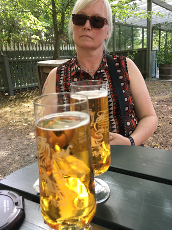 Allvarliga Anna och två öl