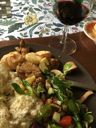 Kalkon potatisgratäng grönsaker vin