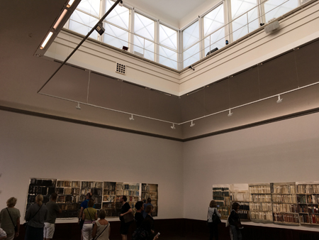 tt bokrum på Liljevalchs med Lars Lerins verk