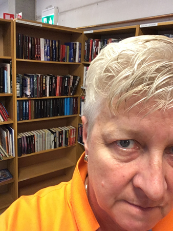 Selfie böcker på Återbruket