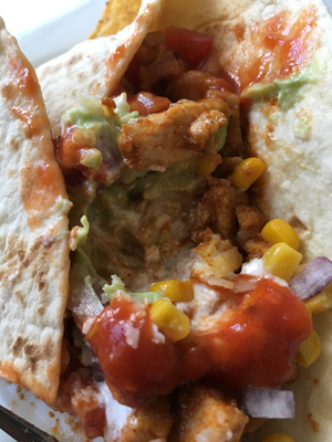 Tortilla med grönsaker och kyckling