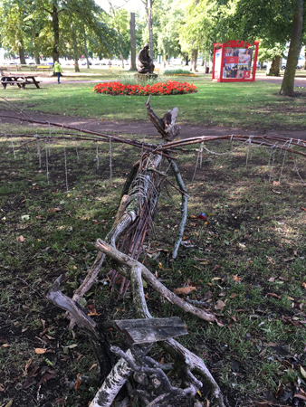 Träkonst i parken Vadstena