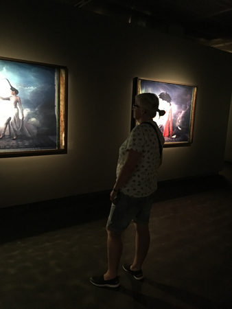 Anna ser verk av Cathleen Naundorf på Fotografiska