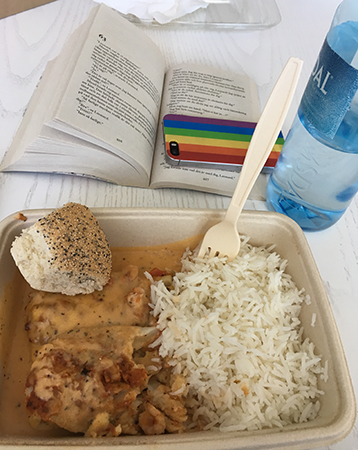 Räkgratinerad fiskfilé med tomat- och hummersås och ris