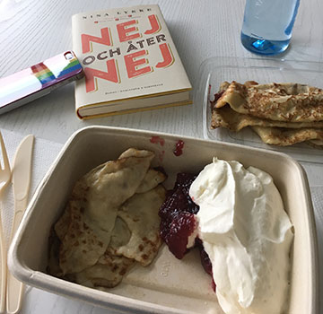 Pannkakor och boken Nej och åter nej