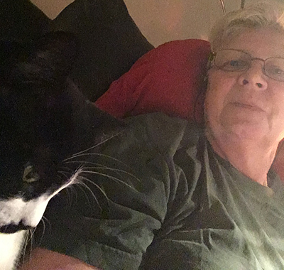 Mini och jag i bästefåtöljen