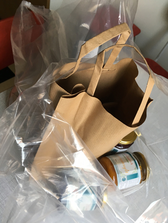 Påsar med sylt godis och ost från Ulva marknad 2018