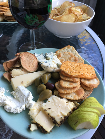 Goda ostar kex päron vin på balkongen