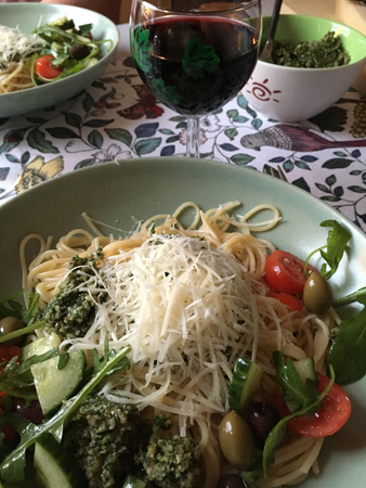 Pasta med pesto och parmesan