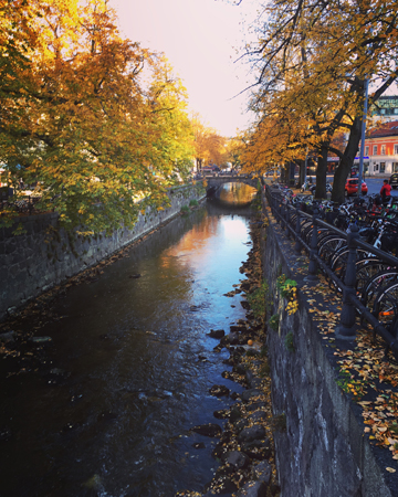 Höst Fyrisån mellan Ågatorna