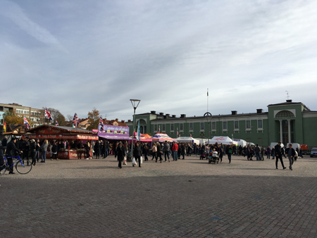 Internationell marknad på Vaksala torg