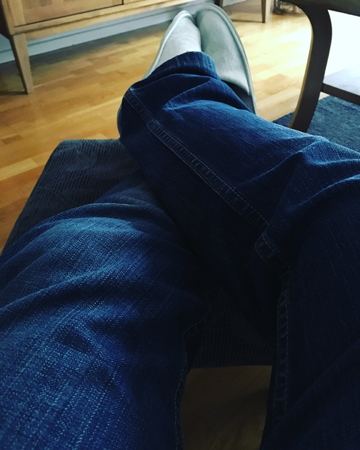 Benen upp med tofflor