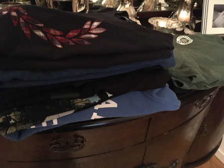 Tshirtar och en tröj