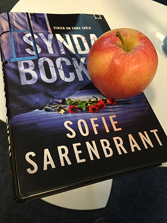 Boken Syndabocken och ett äpple