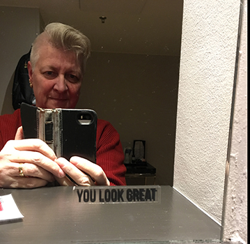 Selfie framför spegeln You look great