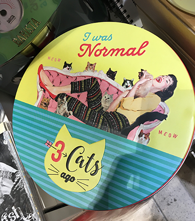 Burk med texten I was normal 3 cats ago